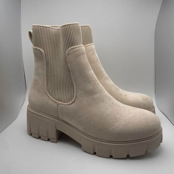 CUSHIONAIRE Women's STRETCH slip on Chelsea boot CREAM 8 - Picture 1 of 6